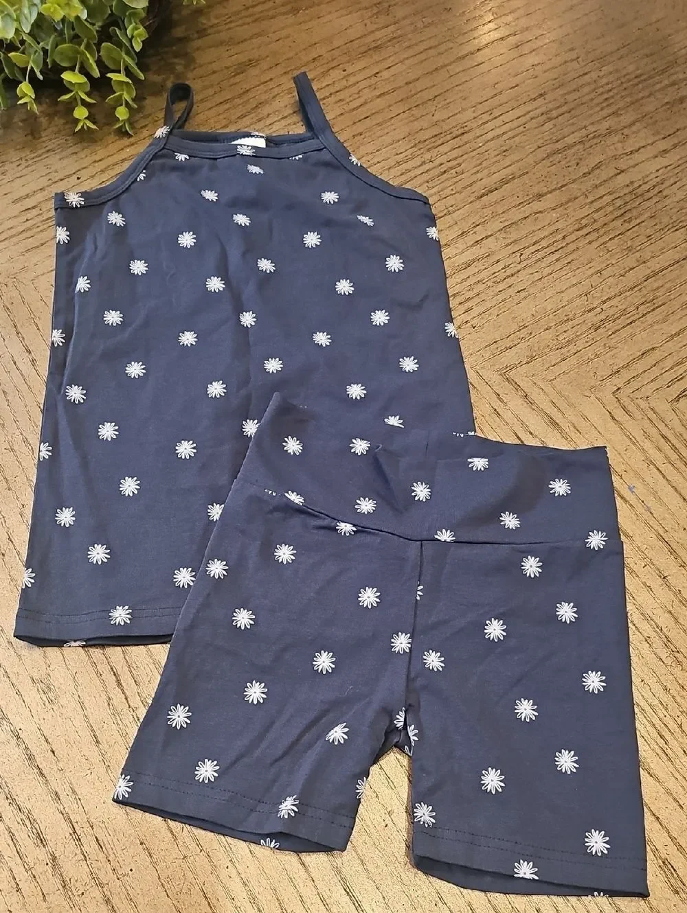 Girls Navy Daisy Tank and Bike Shorts Set Size 6 NWOT